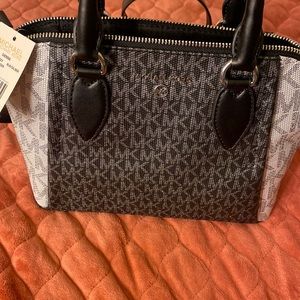 Micheal kors md messenger blk/silver purse